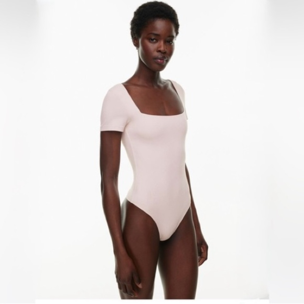 ARITZIA Original Contour Manner Bodysuit Size XS Halo Pink • NWT Pristine